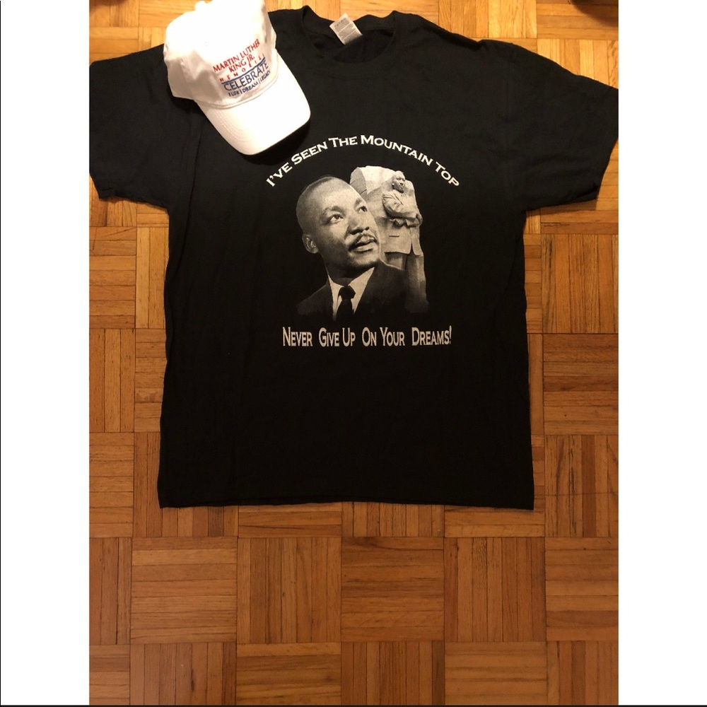 Dr. King, T-Shirt Never Give Up On Your Dreams”